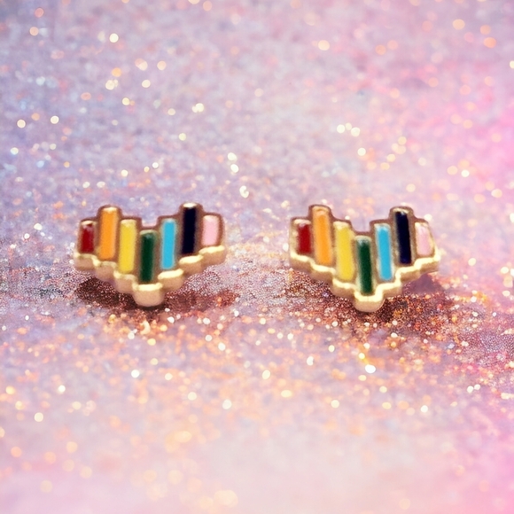 Mini Rainbow Heart Studs - Picture 4 of 4